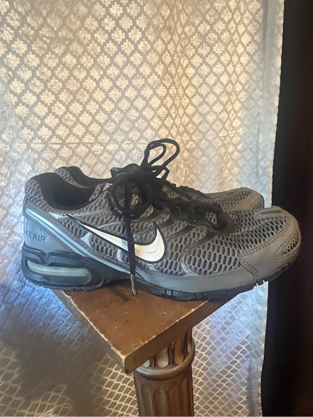 NIKE Air Max Torch 4 Gray/Black/White - Size 9